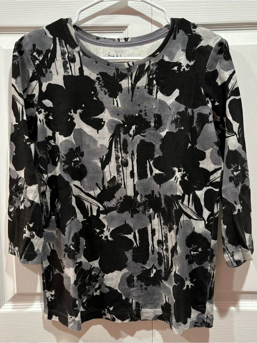 NICOLE MILLER Women’s Floral Sequin 3/4 Sleeve Tee Shirt Top -black/gray, size S